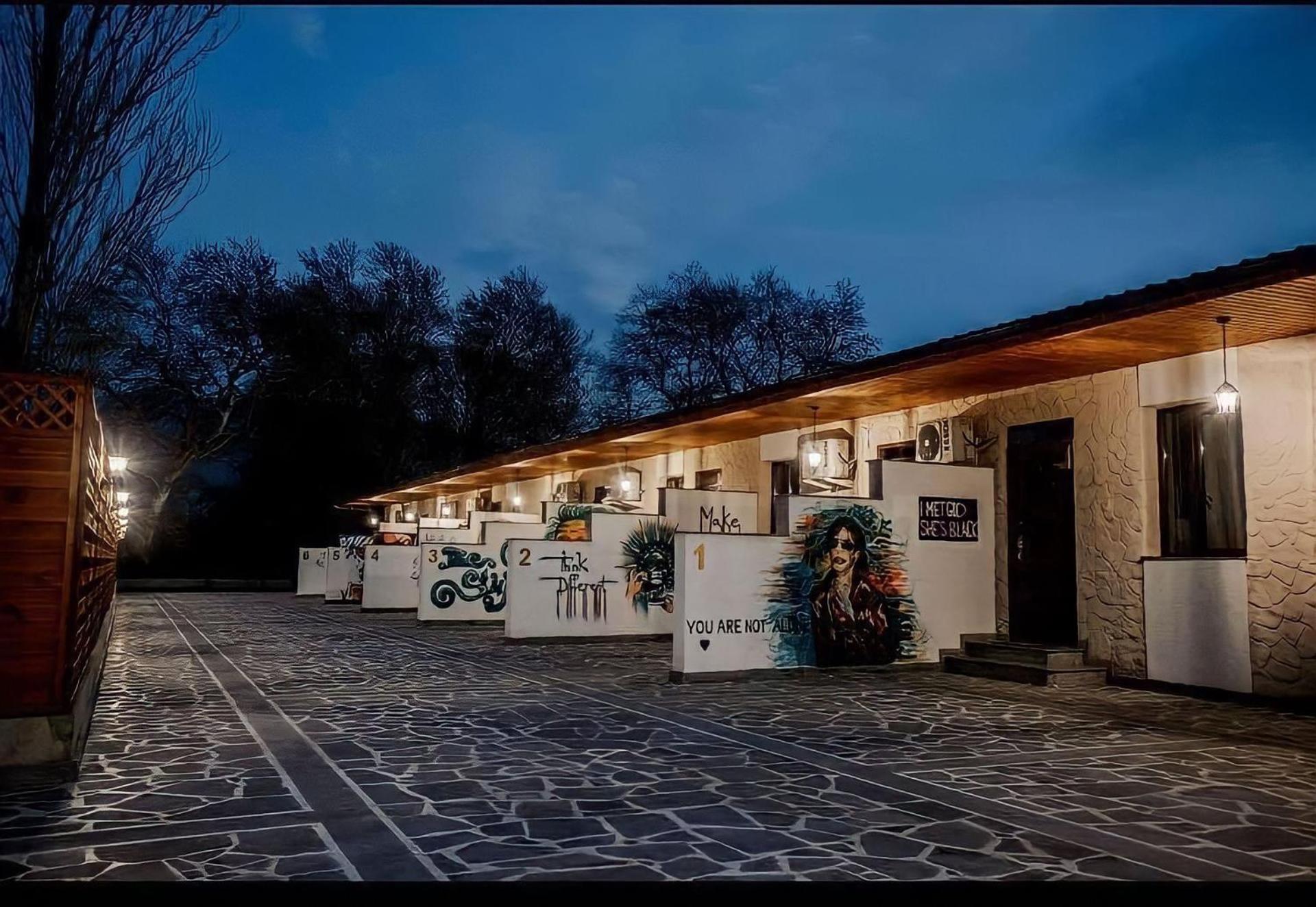 7 Rooms Hotel Tserovani Zewnętrze zdjęcie